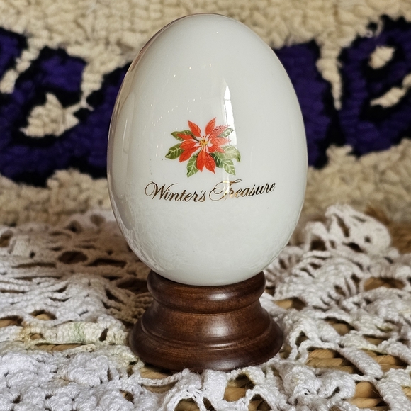 80's Hoffman Avon Porcelain Eggs With Wooden Stands, Seasons Set of 4 - Picture 9 of 11